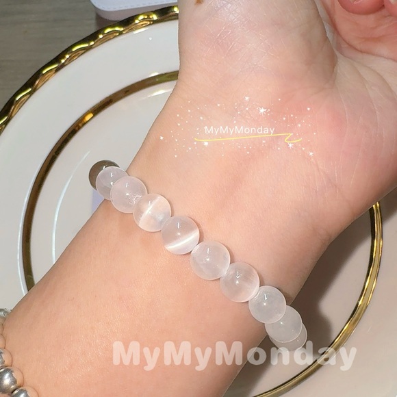White And Colorful Selenite Bracelet 8mm - Picture 4 of 6